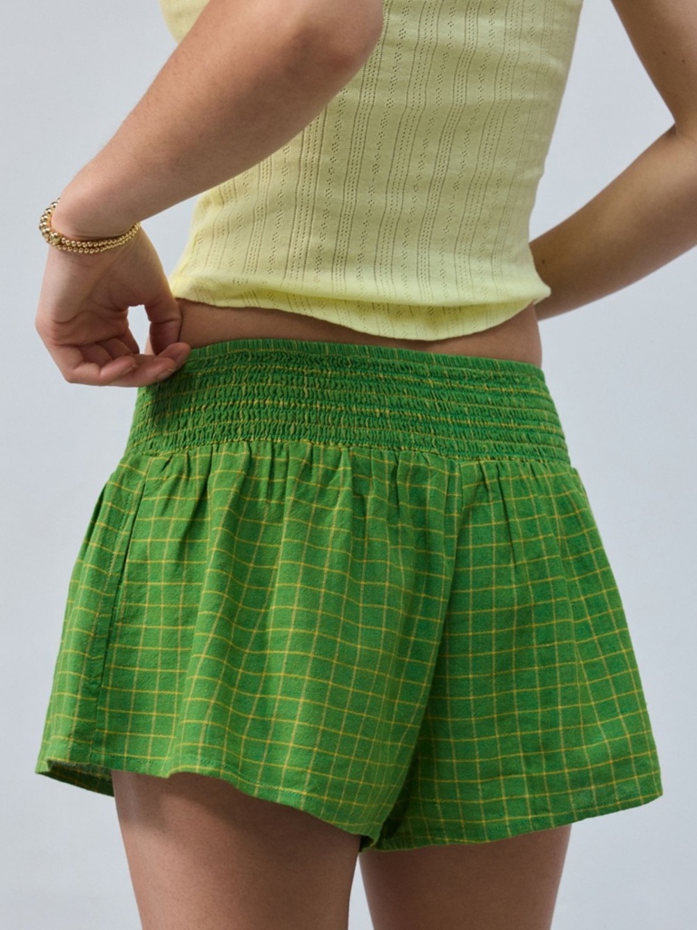 Kimchi Blue Caroline Smocked Waistband Linen-
Blend Short Green Medium